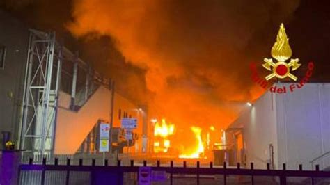 incendio fabbrica valentino